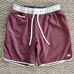 Vuori Men’s Banks Athletic Shorts Size M Amber Linen Texture